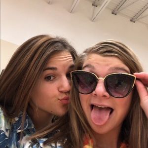 Meet your Posher, Ava